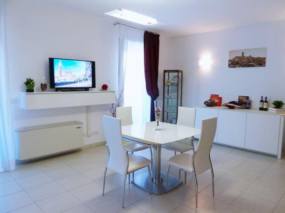 Modern & Strategic Apartment Сиена Экстерьер фото