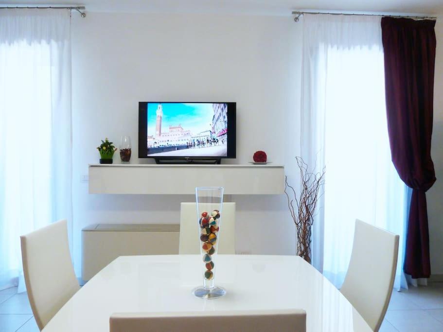 Modern & Strategic Apartment Сиена Экстерьер фото
